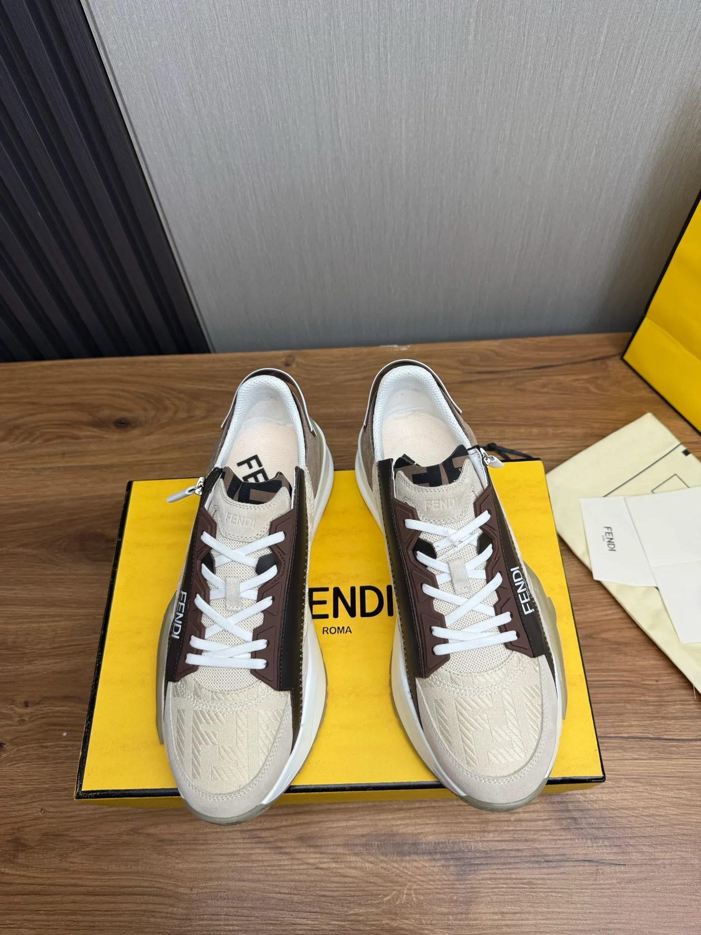 Men's shoes 💰540💰 Fendi [Fendi] hot style is on the market 🔥Fashionable casual men's shoes 🔱 Made of original brand fly knit fabric. Original cowhide + breathable mesh lining + sheepskin feet, perfect shape, top quality, you deserve it 🔜Original rubber outsole, ultra-light, non-slip and wear-resistant 👣 Standard size 38-44